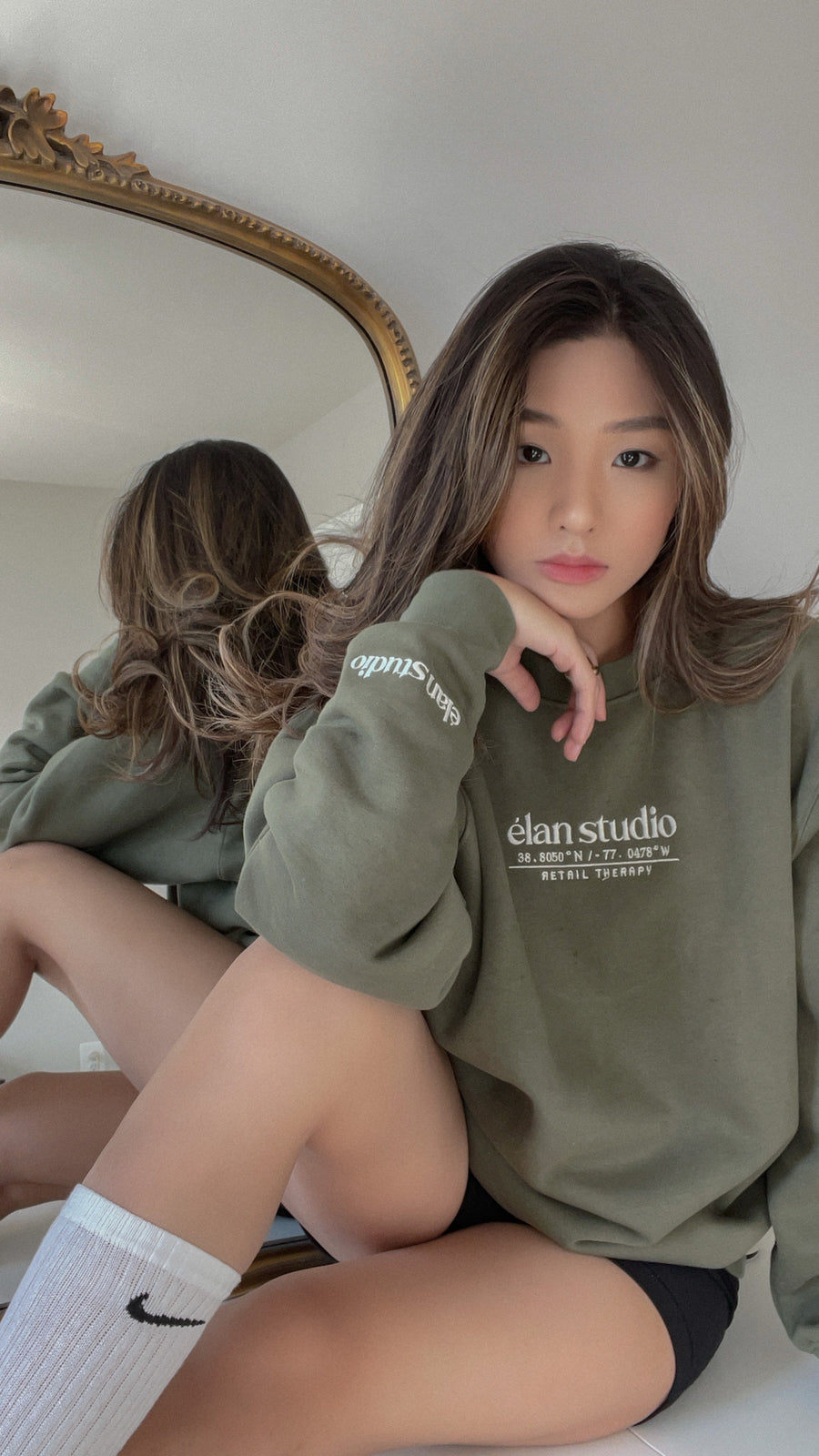 Élan Crewneck Olive-White Sweatshirt